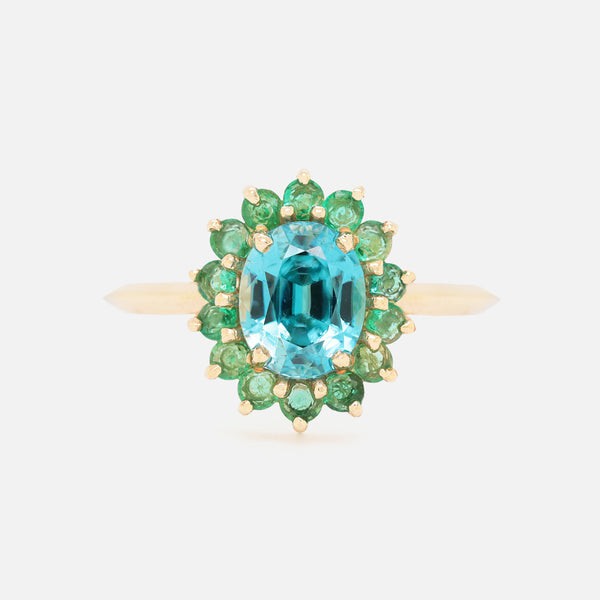 Anillo Dalia Oro Amarillo 14K con Zircón y Esmeraldas.