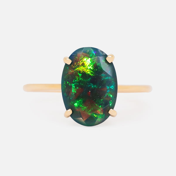 Anillo Elios Oro Amarillo 14K con Ópalo Negro Oval.
