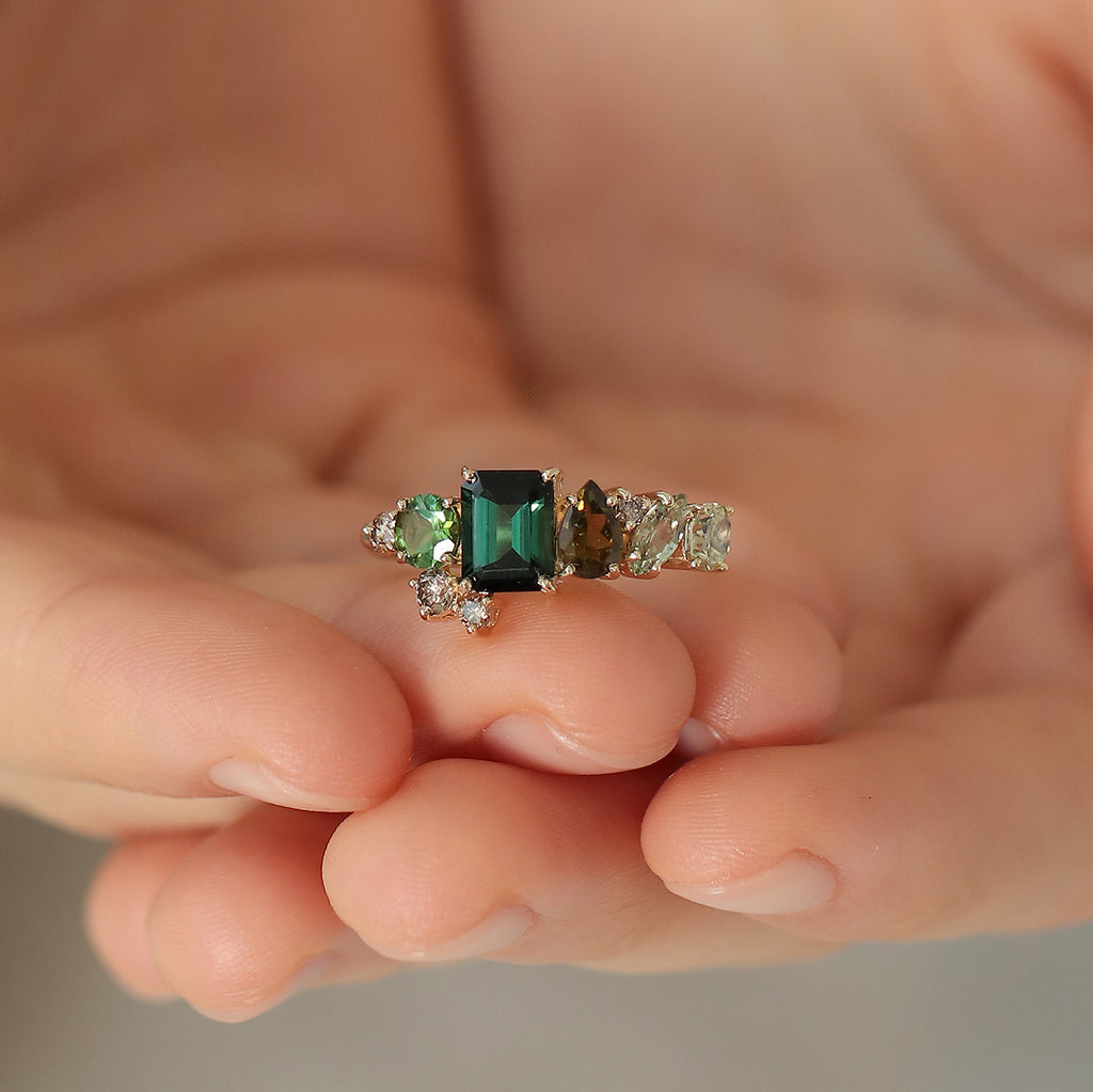 Anillo Evergreen Oro Amarillo 14K con Zafiro, Turmalina y Diamantes.