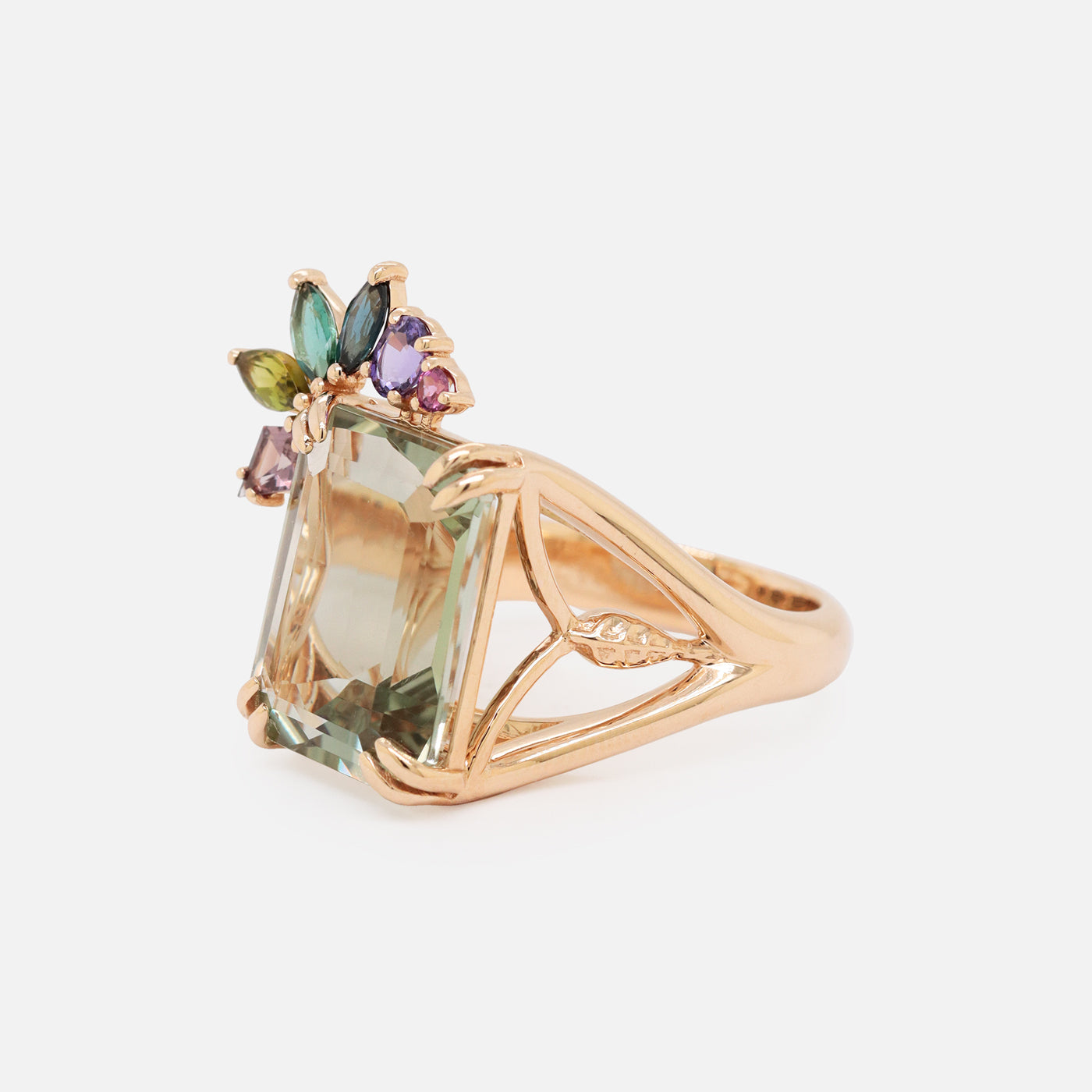 Anillo Botanical Monstera Oro Amarillo 14K con Prasiolitas, Zafiros, Turmalinas, Topacio London Blue y  Granate.