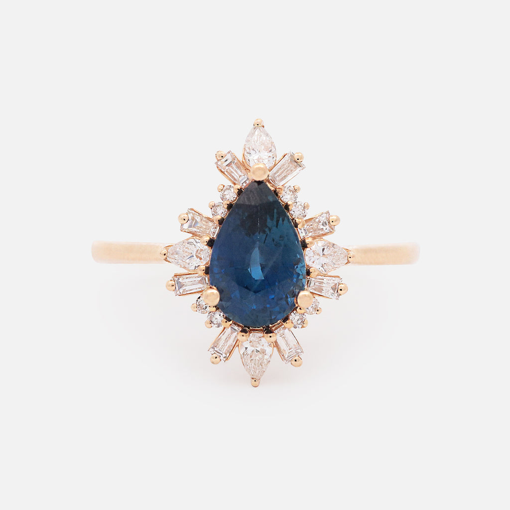 Anillo Charlotte Oro Amarillo 14K con Zafiro Gota y Diamantes.