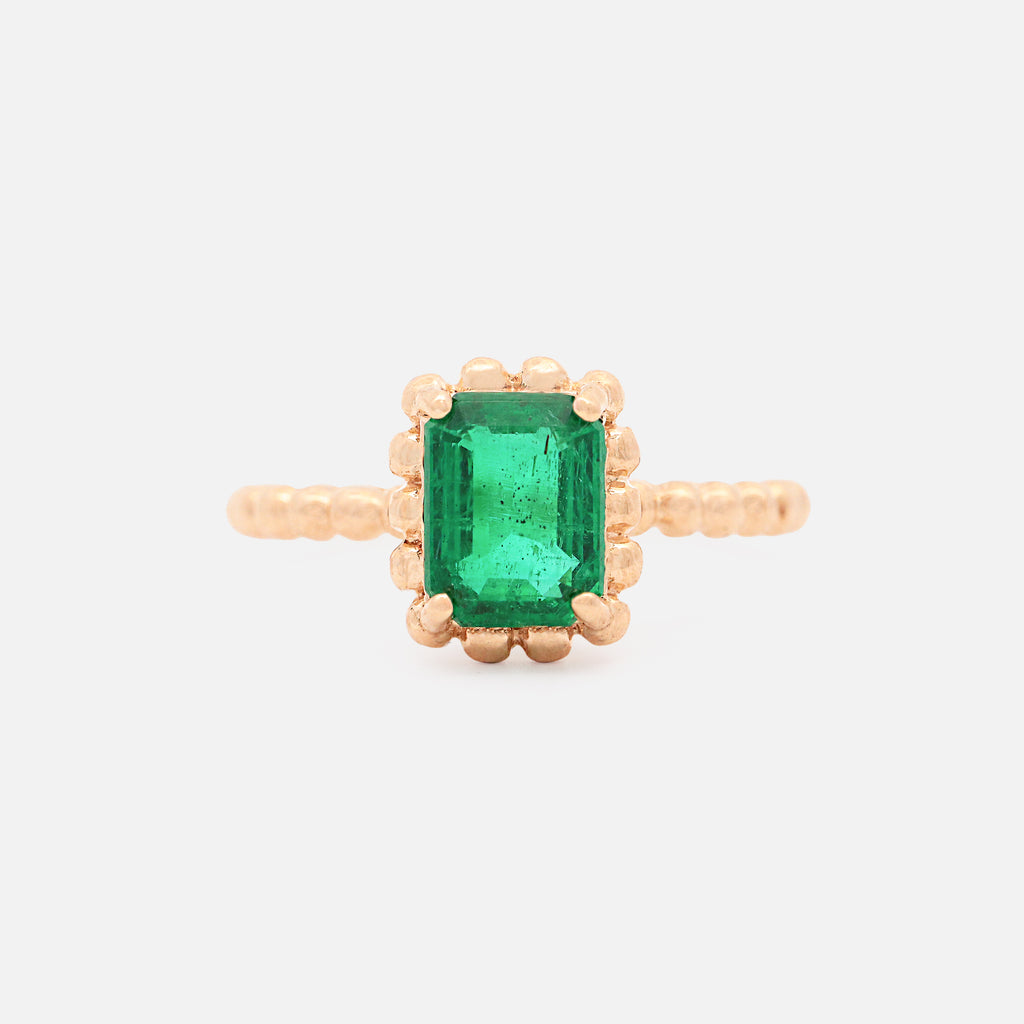Anillo Elysa Esmerlada M Oro Amarillo 14K con Esmeraldas.