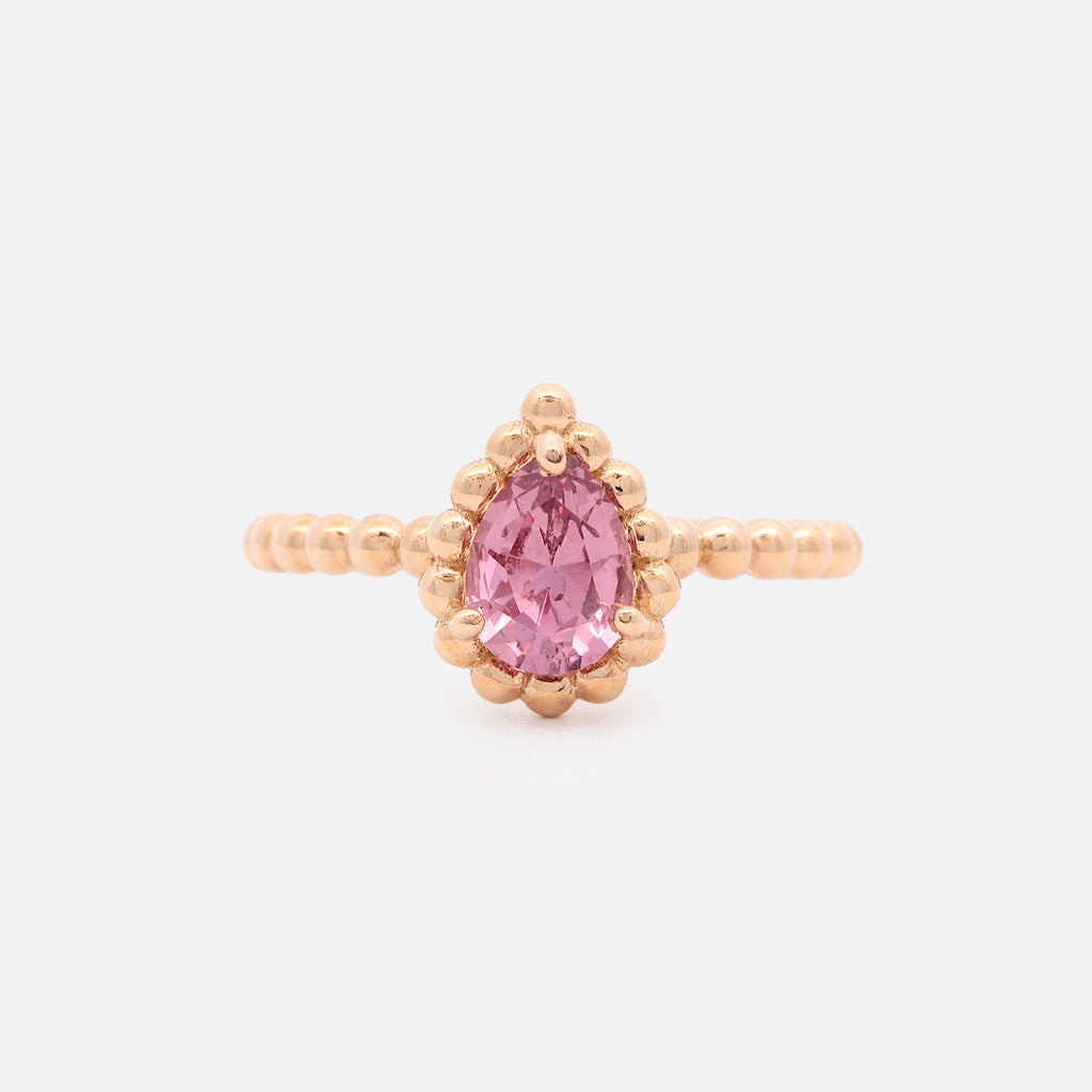 Anillo Elysa Oro Amarillo 14K con Granate Malaya Oval.