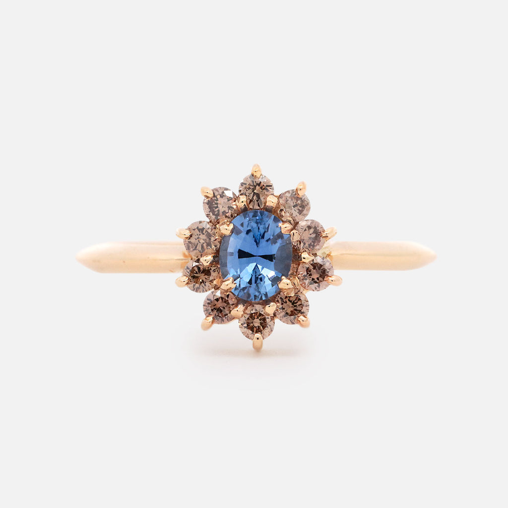 Anillo Imperial Oro Amarillo 14K con Zafiro y Diamantes Champagne.