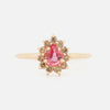 Anillo Imperial Oro Amarillo 14K con Zafiro Padparadscha Gota y Diamantes Champagne.