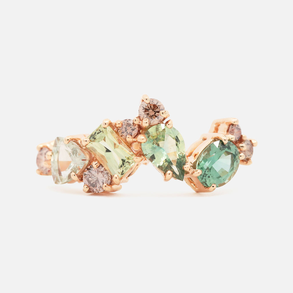 Anillo Nebula Sage Oro Amarillo 14K con Zafiros y Diamantes.