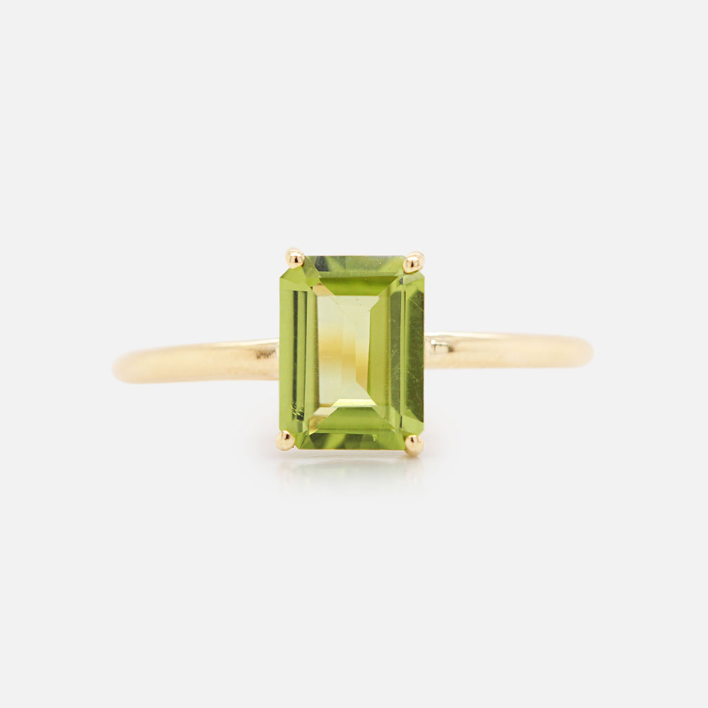 Anillo Valeria Oro Amarillo 14K con Peridoto Octagón.