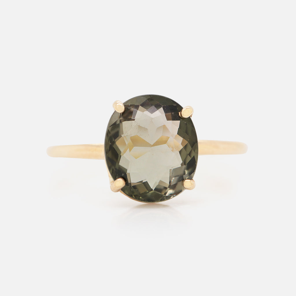 Anillo Valeria Oro Amarillo 14K con Turmalina Verde Oval.