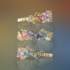Anillo Andromeda Rainbow Oro Amarillo 14K con Zafiros y Diamantes.