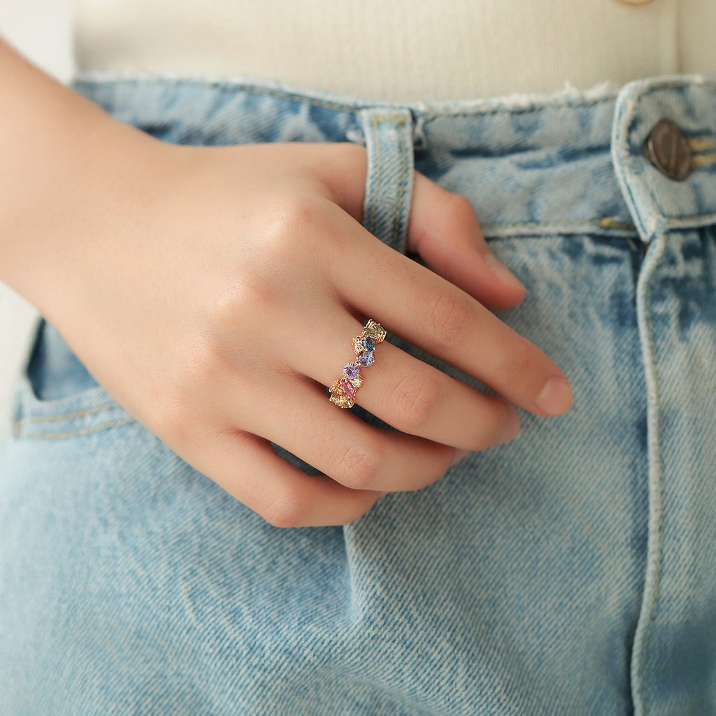 Anillo Andromeda Rainbow Oro Amarillo 14K con Zafiros y Diamantes.