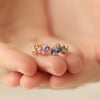 Anillo Andromeda Rainbow Oro Amarillo 14K con Zafiros y Diamantes.