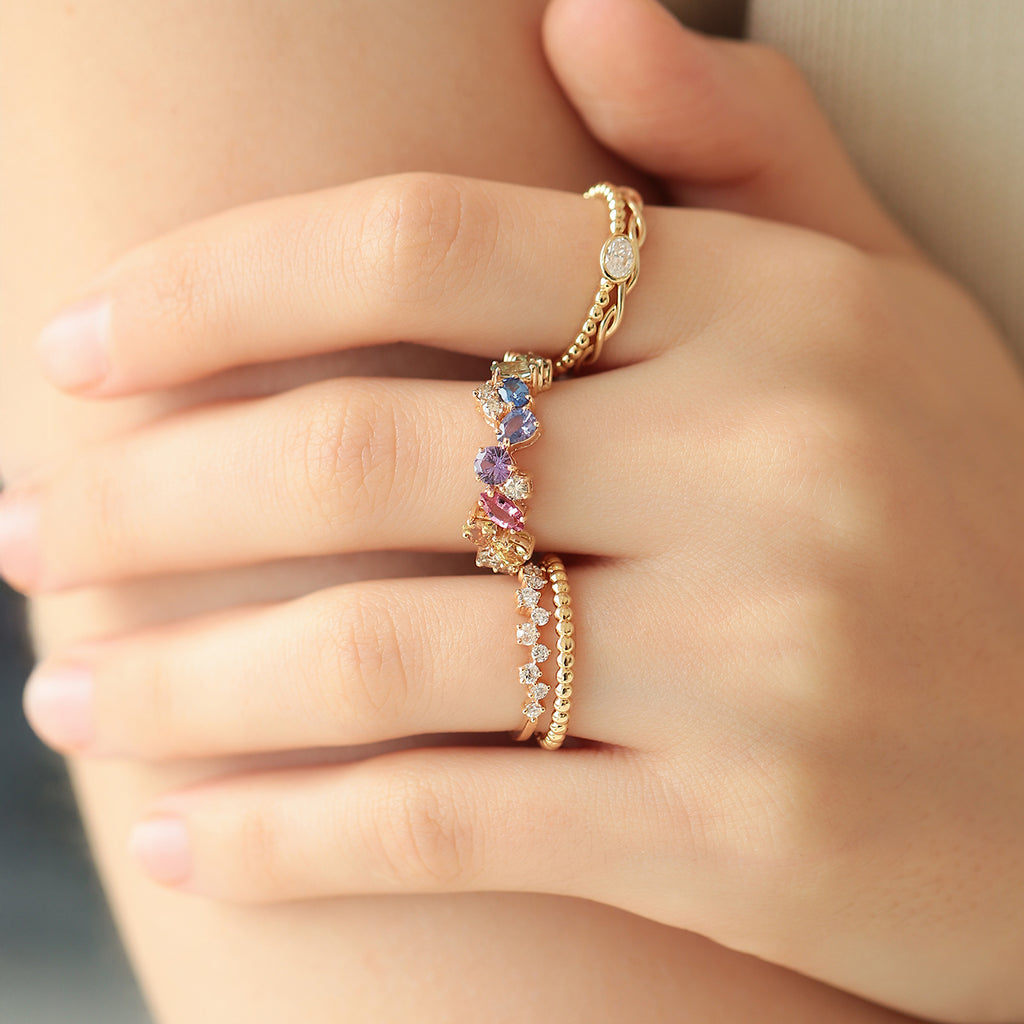 Anillo Andromeda Rainbow Oro Amarillo 14K con Zafiros y Diamantes.