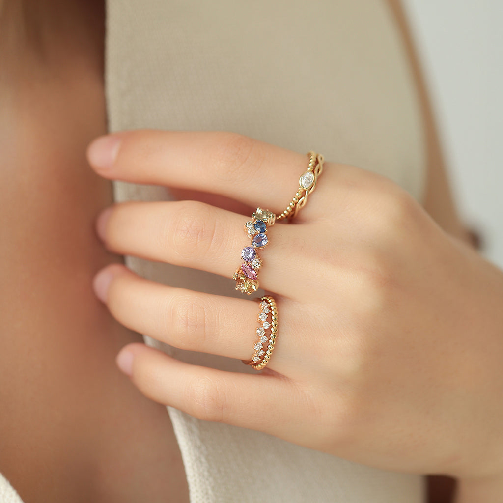 Anillo Andromeda Rainbow Oro Amarillo 14K con Zafiros y Diamantes.
