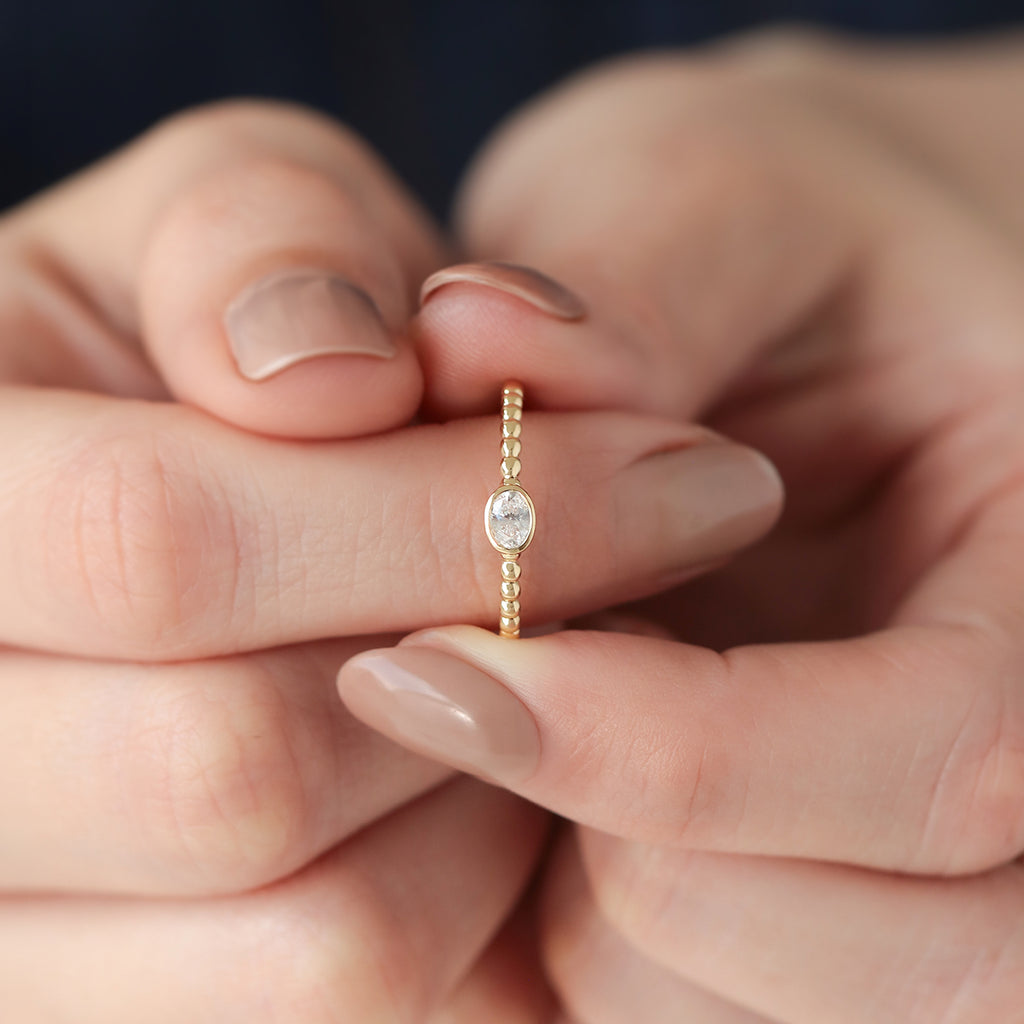 Anillo Astra Oro Amarillo 14K con Diamante.