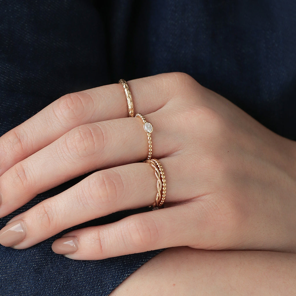 Anillo Astra Oro Amarillo 14K con Diamante.