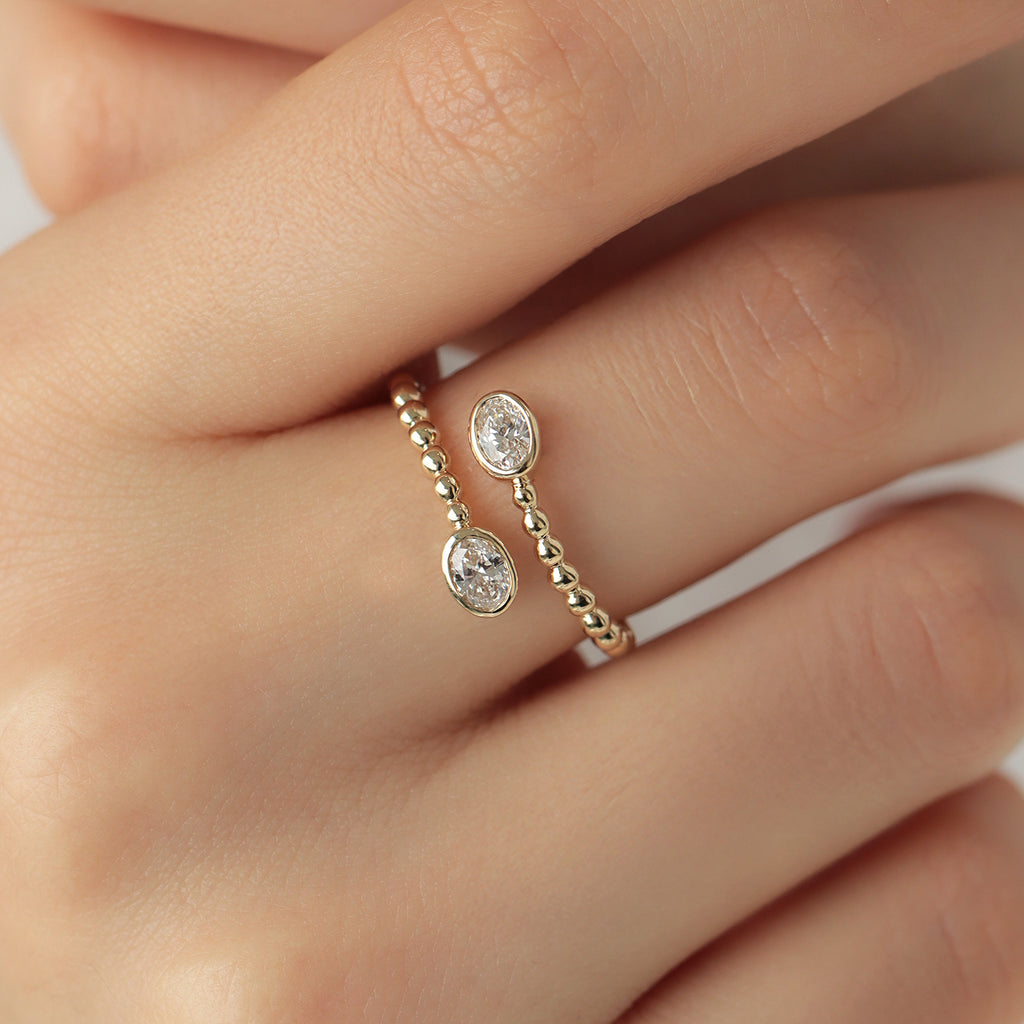 Anillo Astra Oro Amarillo 14K con Diamantes.