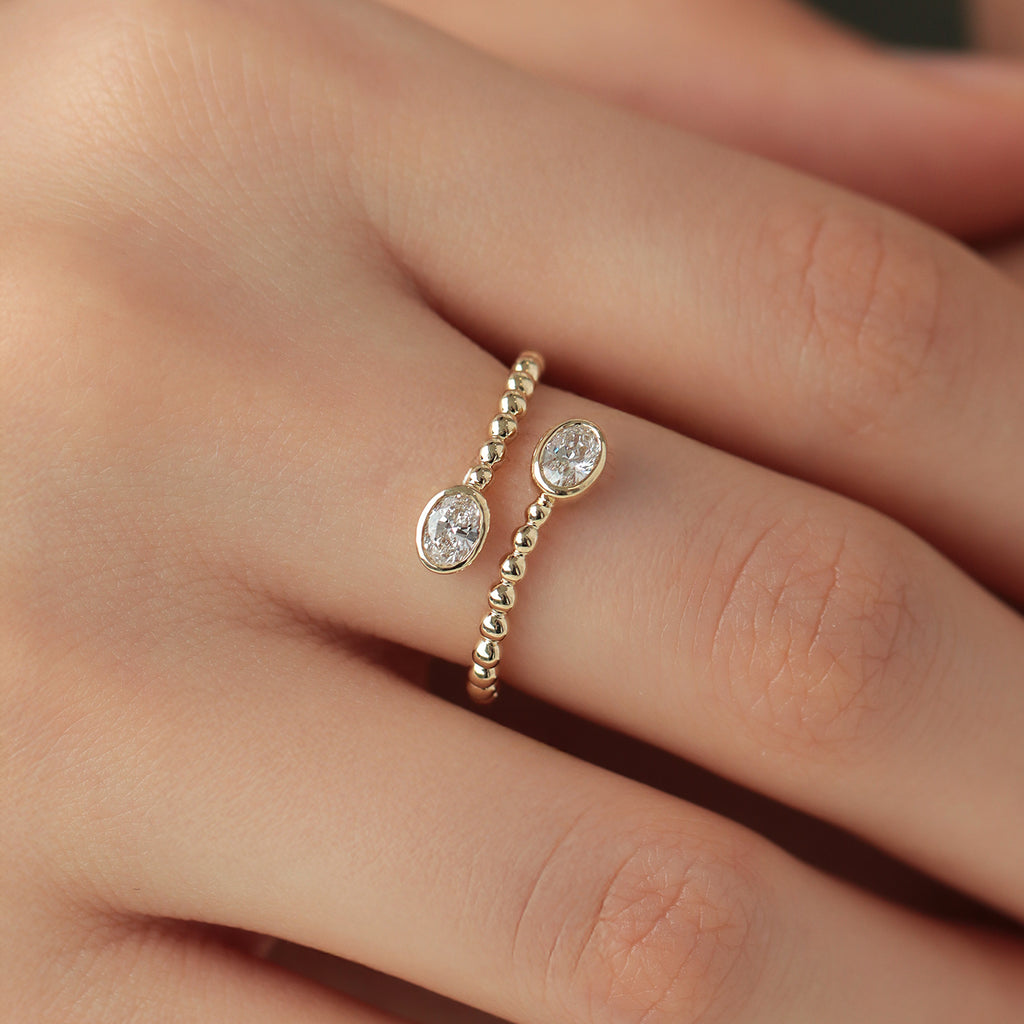 Anillo Astra Oro Amarillo 14K con Diamantes.