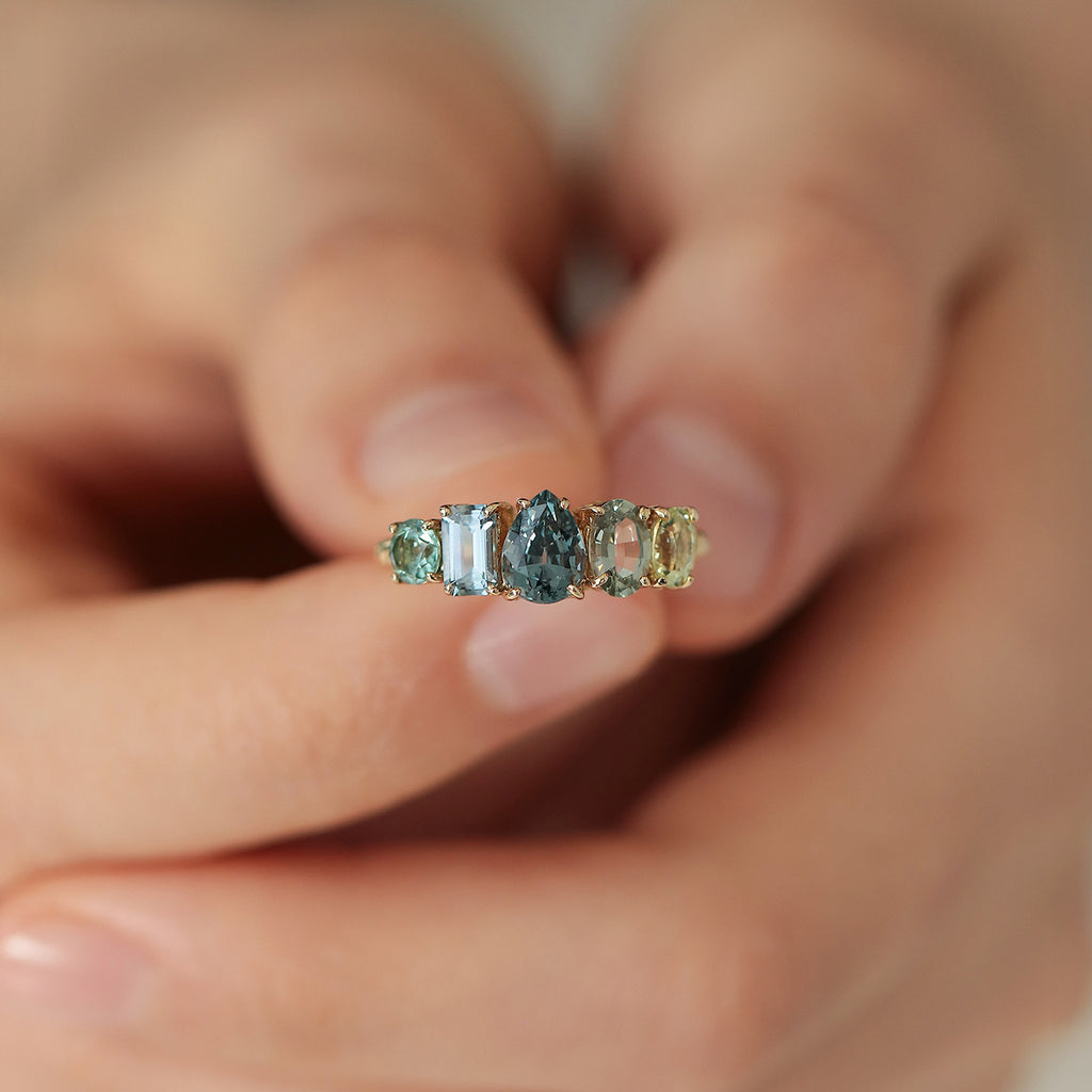 Anillo Atom Seafoam Oro Amarillo 14K con Crisoberilo, Zafiro, Espinela y Turmalina.