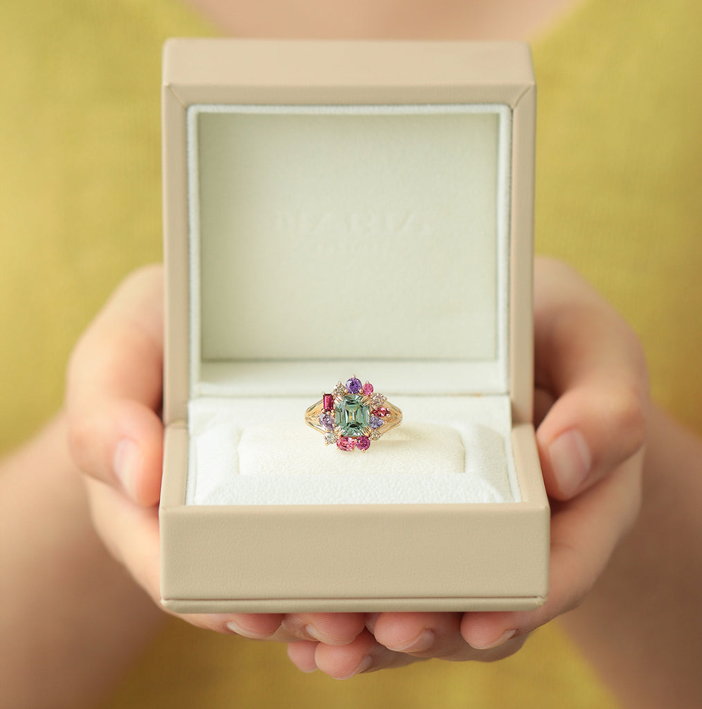 Anillo Botanical Peonia Oro Amarillo 14K con Aquamarina, Tanzanita, Amatista, Zafiro y Ópalo.