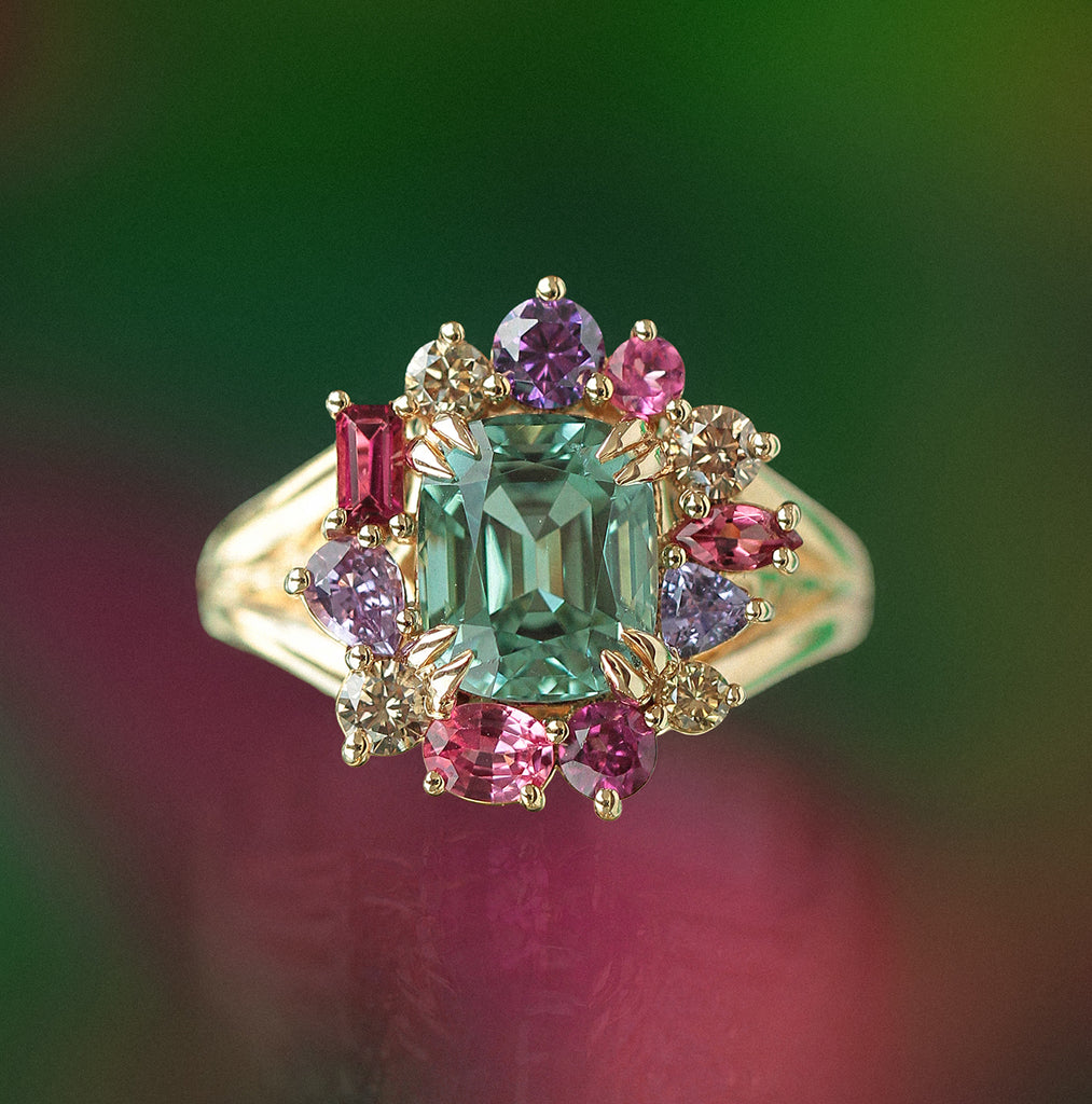 Anillo Botanical Peonia Oro Amarillo 14K con Aquamarina, Tanzanita, Amatista, Zafiro y Ópalo.