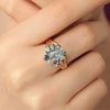 Anillo Botanical Narciso Oro Amarillo 14K con Diamantes, Zafiro, Turmalinas y Aquamarinas.