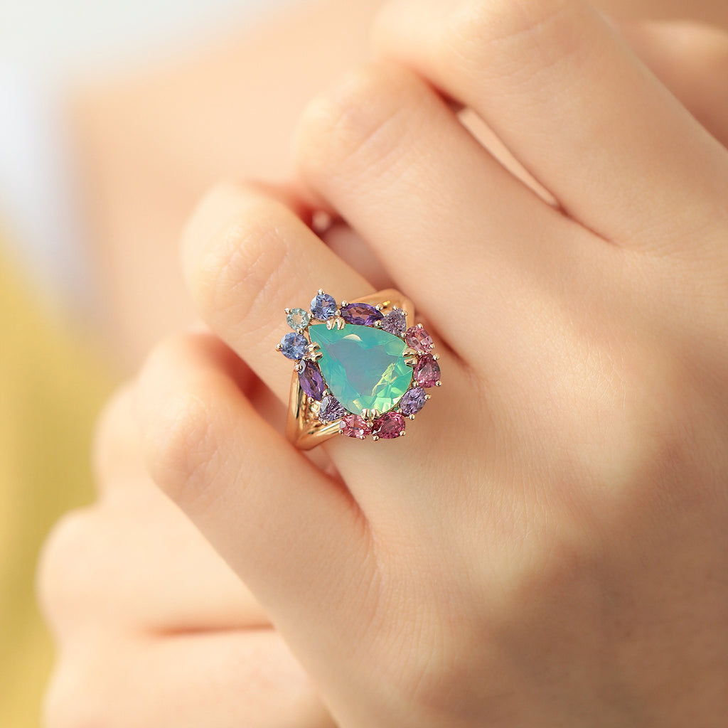 Anillo Botanical Peonia Oro Amarillo 14K con Aquamarina, Tanzanita, Amatista, Zafiro y Ópalo.