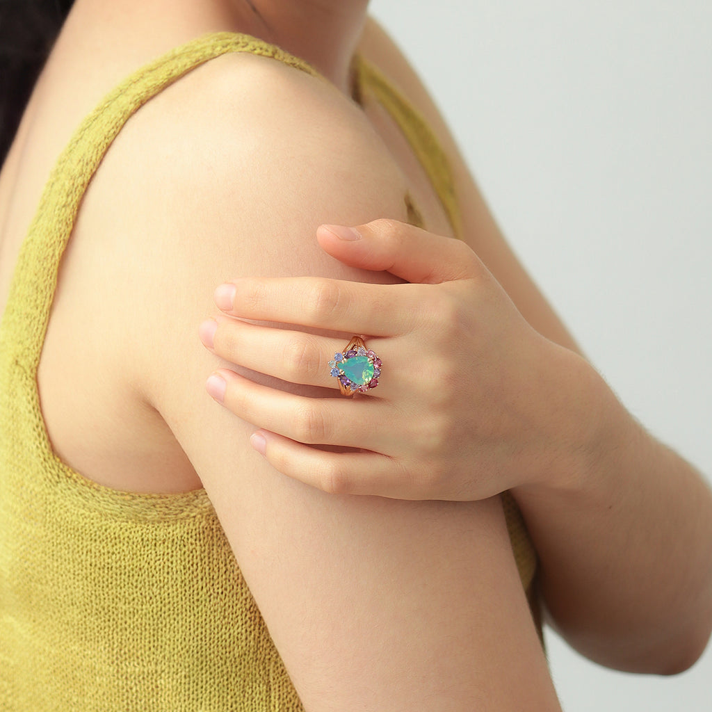 Anillo Botanical Peonia Oro Amarillo 14K con Aquamarina, Tanzanita, Amatista, Zafiro y Ópalo.