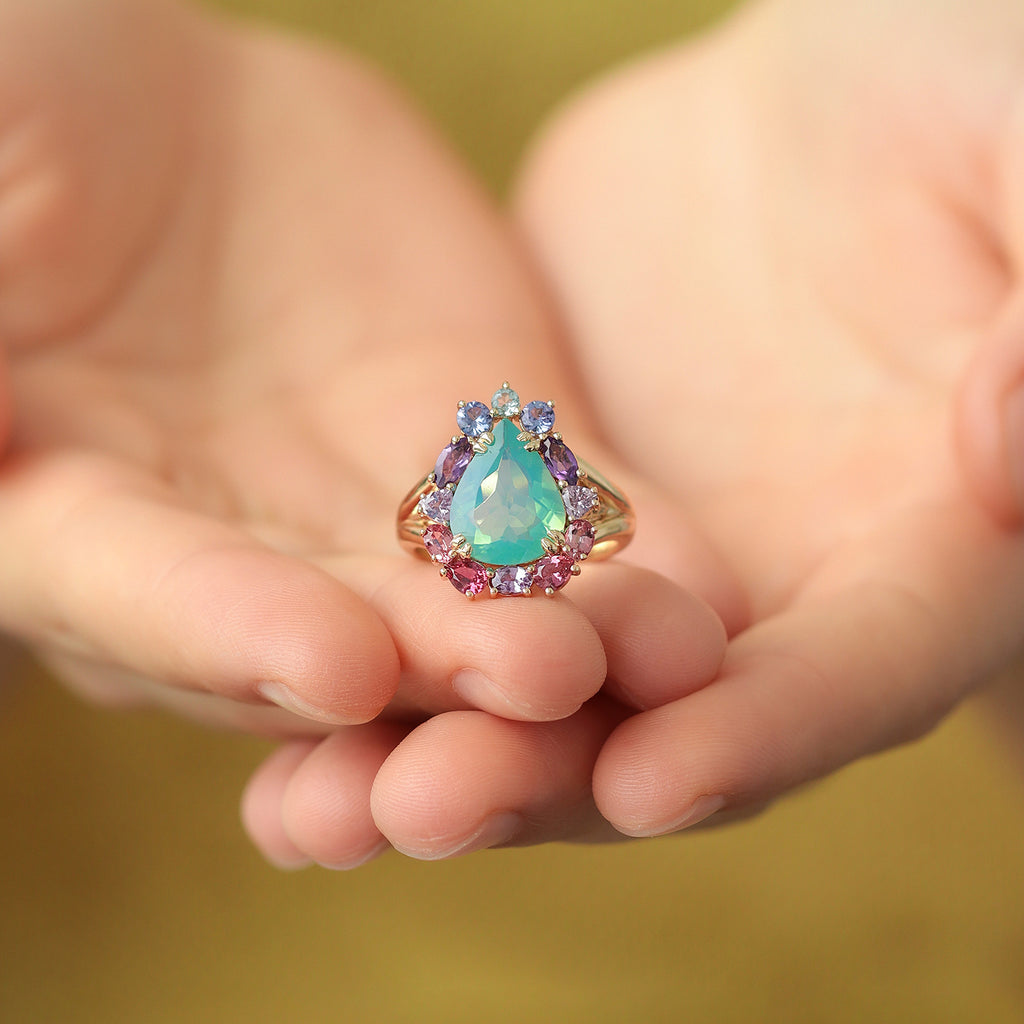 Anillo Botanical Peonia Oro Amarillo 14K con Aquamarina, Tanzanita, Amatista, Zafiro y Ópalo.