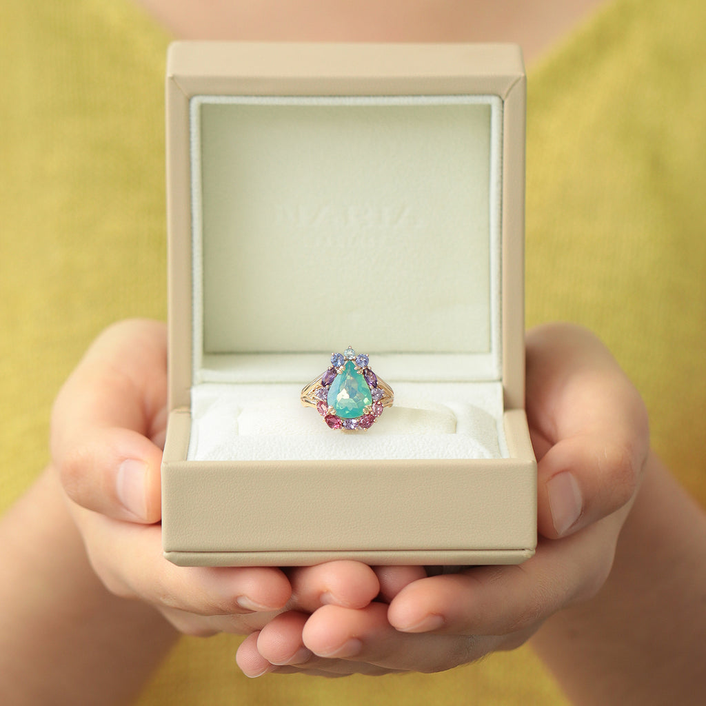 Anillo Botanical Peonia Oro Amarillo 14K con Aquamarina, Tanzanita, Amatista, Zafiro y Ópalo.