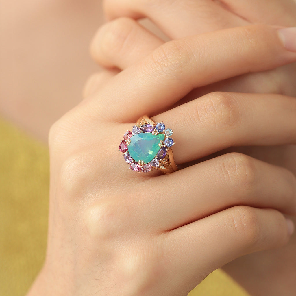 Anillo Botanical Peonia Oro Amarillo 14K con Aquamarina, Tanzanita, Amatista, Zafiro y Ópalo.