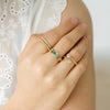 Anillo Botanical Poppy Mint Oro Amarillo 14K con Esmeraldas, Peridoto y Turmalinas.