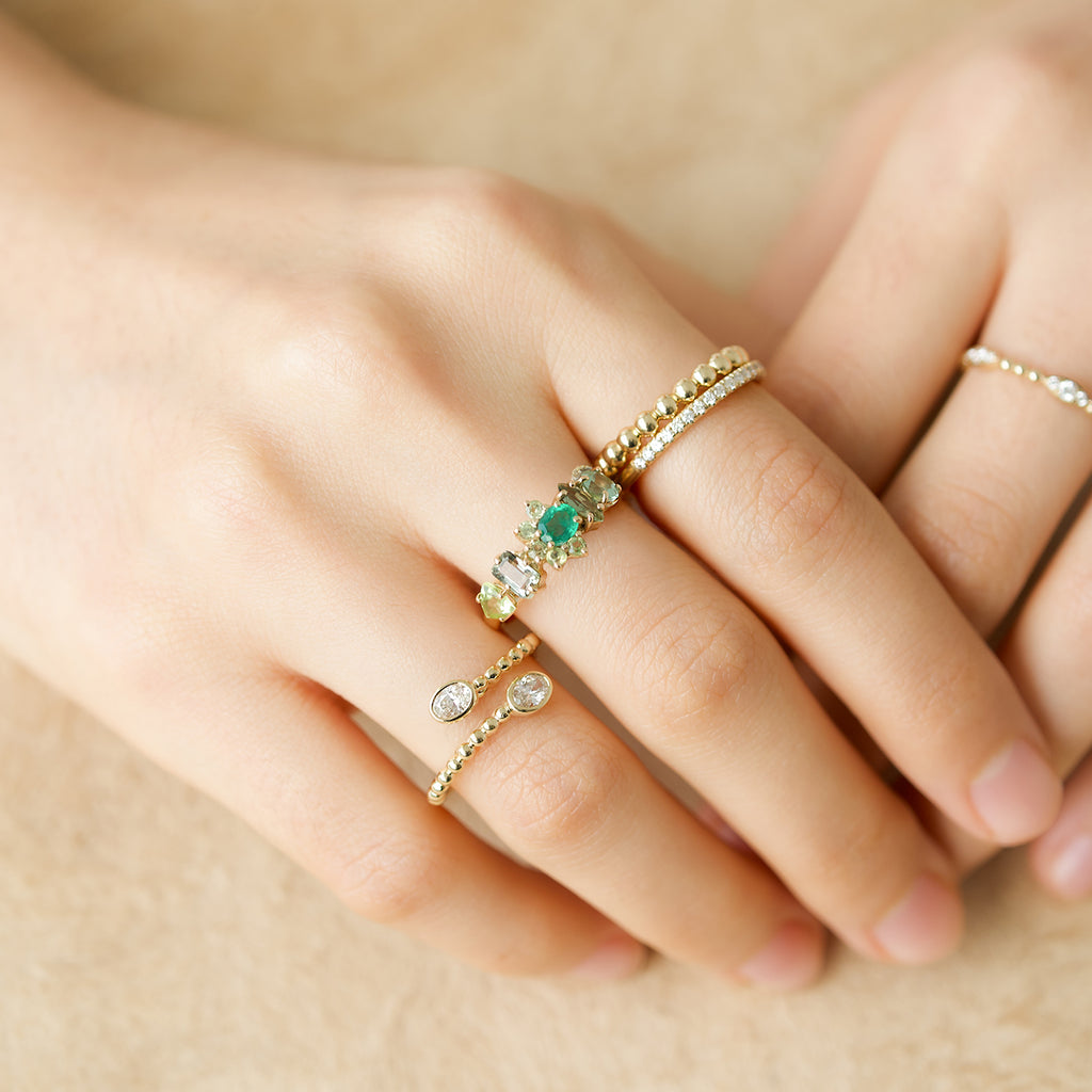Anillo Botanical Poppy Mint Oro Amarillo 14K con Esmeraldas, Peridoto y Turmalinas.