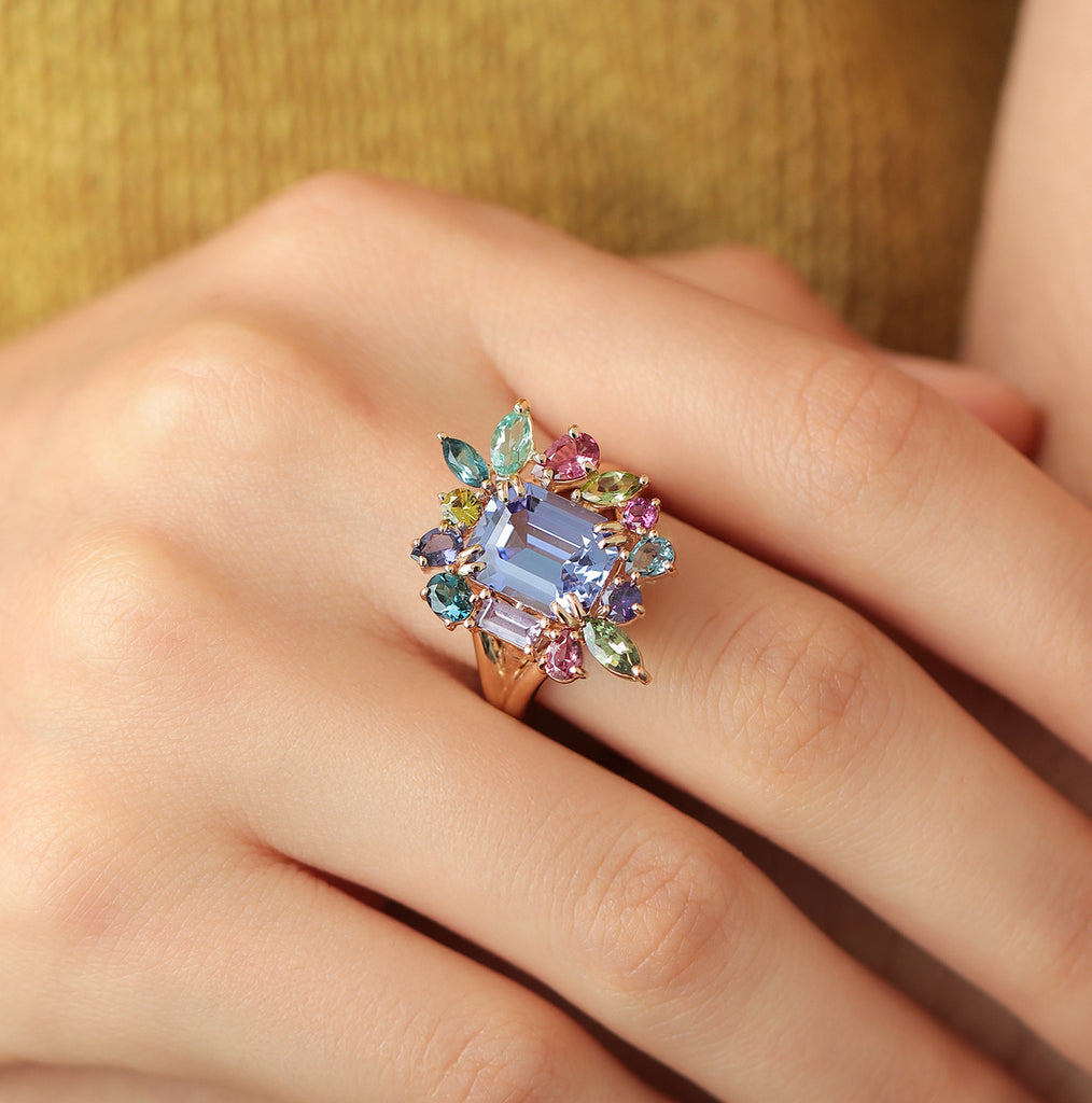 Anillo Botanical Violeta Oro Amarillo 14K con Tanzanita, Turmalina, Zafiro, Granate y Topacio London Blue.