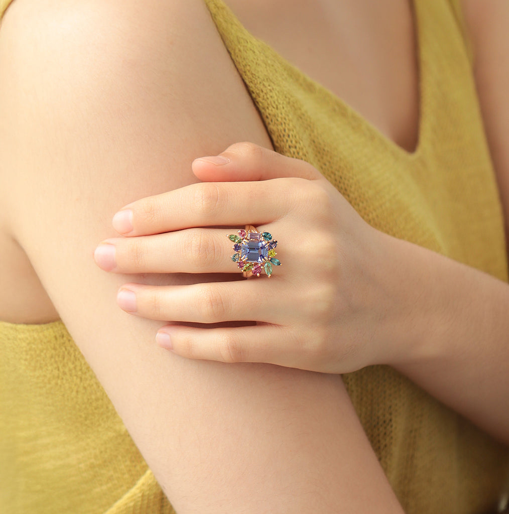 Anillo Botanical Violeta Oro Amarillo 14K con Tanzanita, Turmalina, Zafiro, Granate y Topacio London Blue.