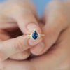 Anillo Charlotte Oro Amarillo 14K con Zafiro Gota y Diamantes.