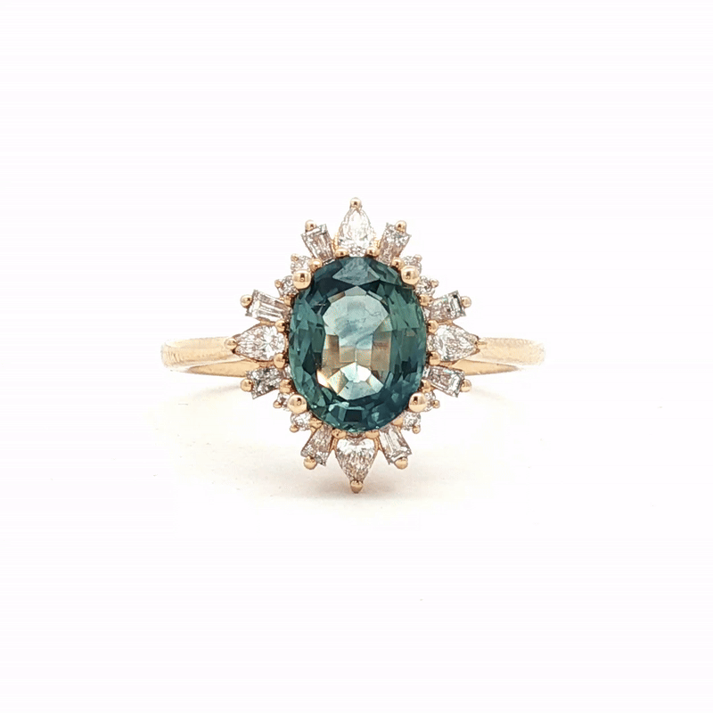 Anillo Charlotte Oro Amarillo 14K con Zafiro Oval y Diamantes.