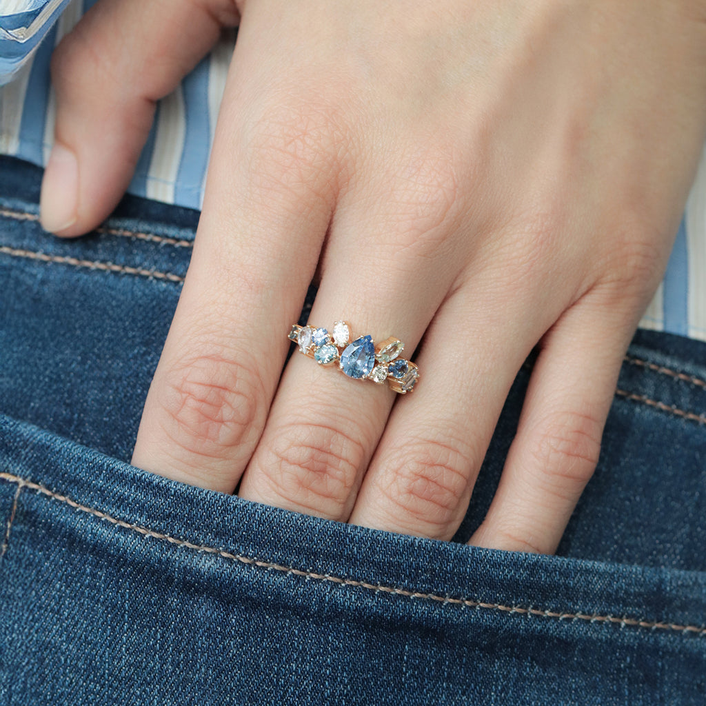 Anillo Eclipse Baby Blue Oro 14K con Zafiros, Aquamarinas y Diamantes.