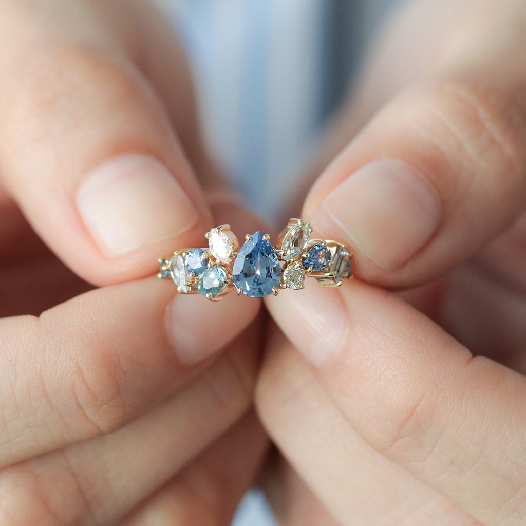 Anillo Eclipse Baby Blue Oro 14K con Zafiros, Aquamarinas y Diamantes.
