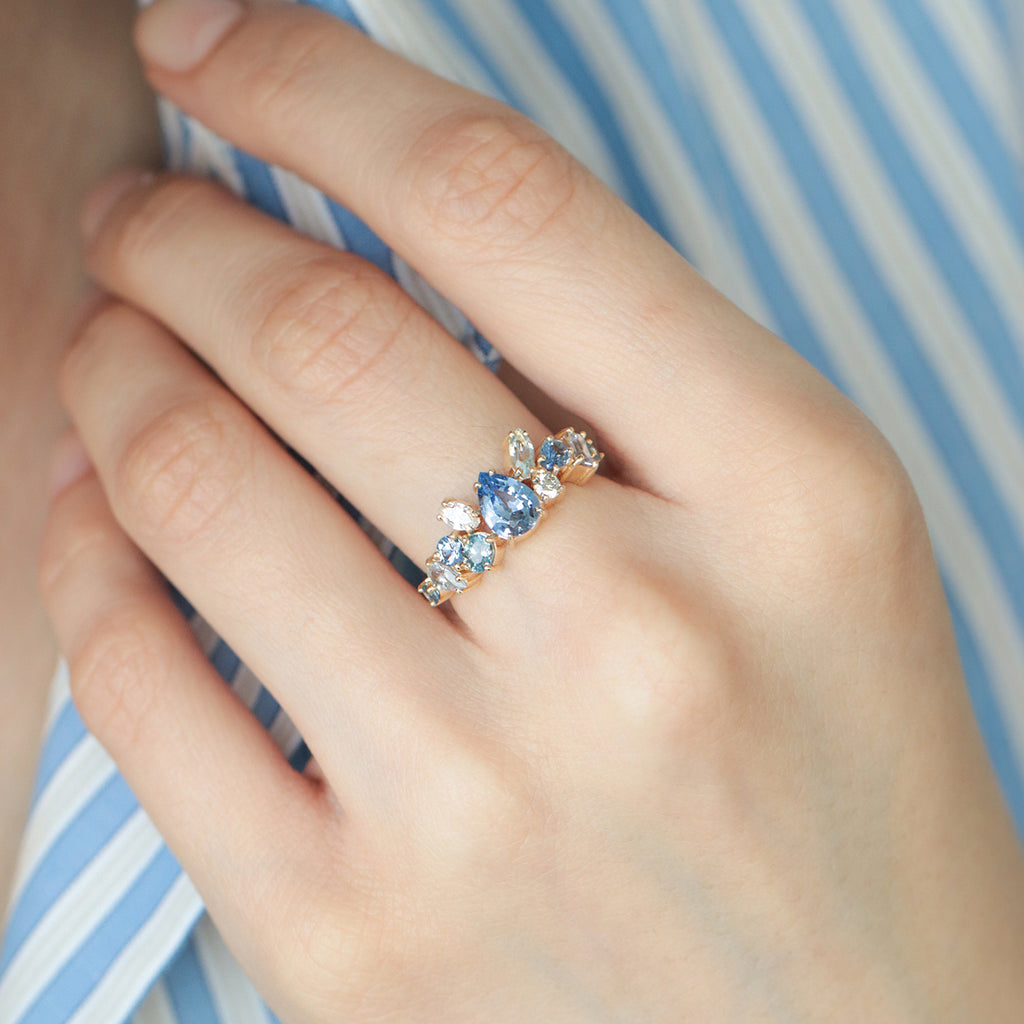Anillo Eclipse Baby Blue Oro 14K con Zafiros, Aquamarinas y Diamantes.