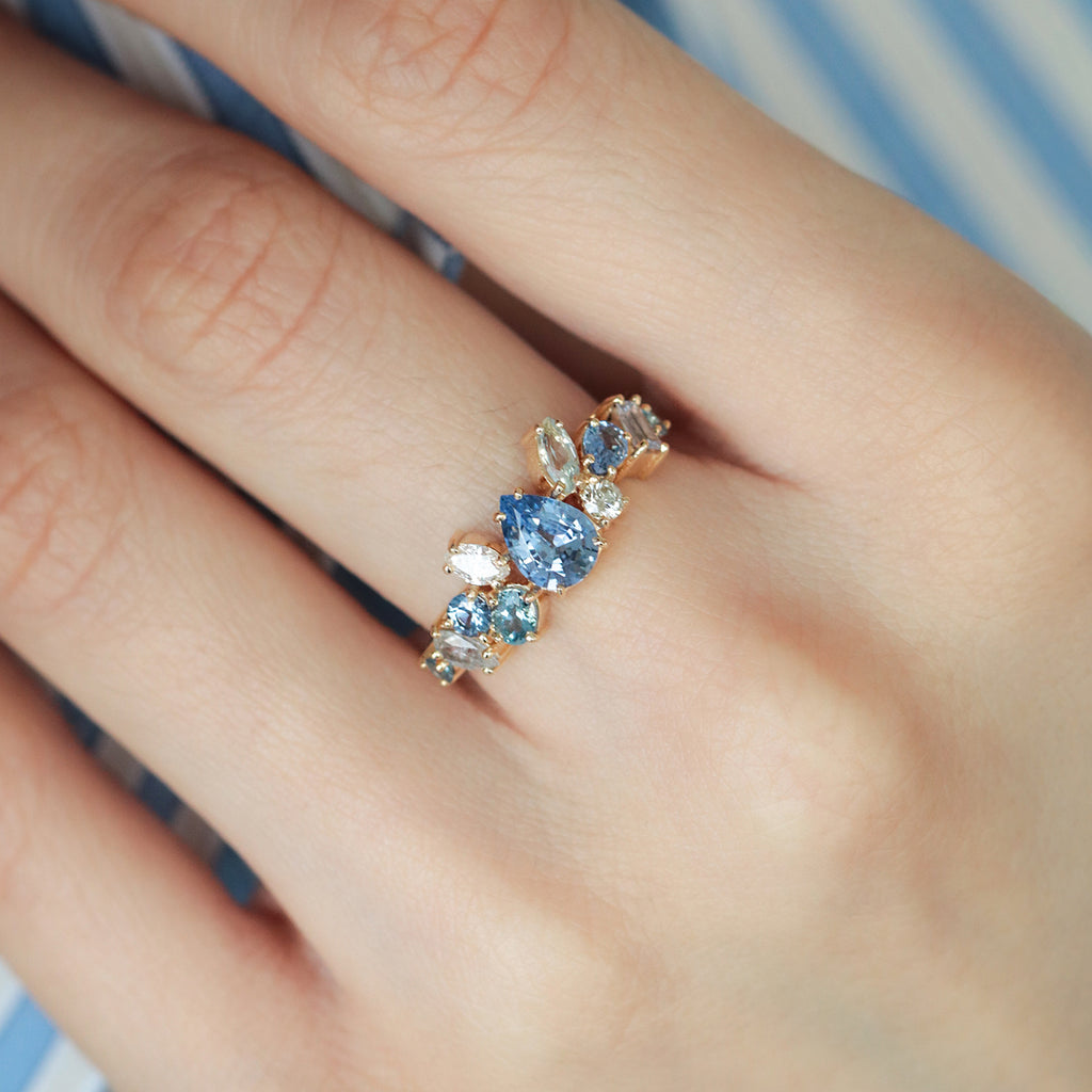 Anillo Eclipse Baby Blue Oro 14K con Zafiros, Aquamarinas y Diamantes.