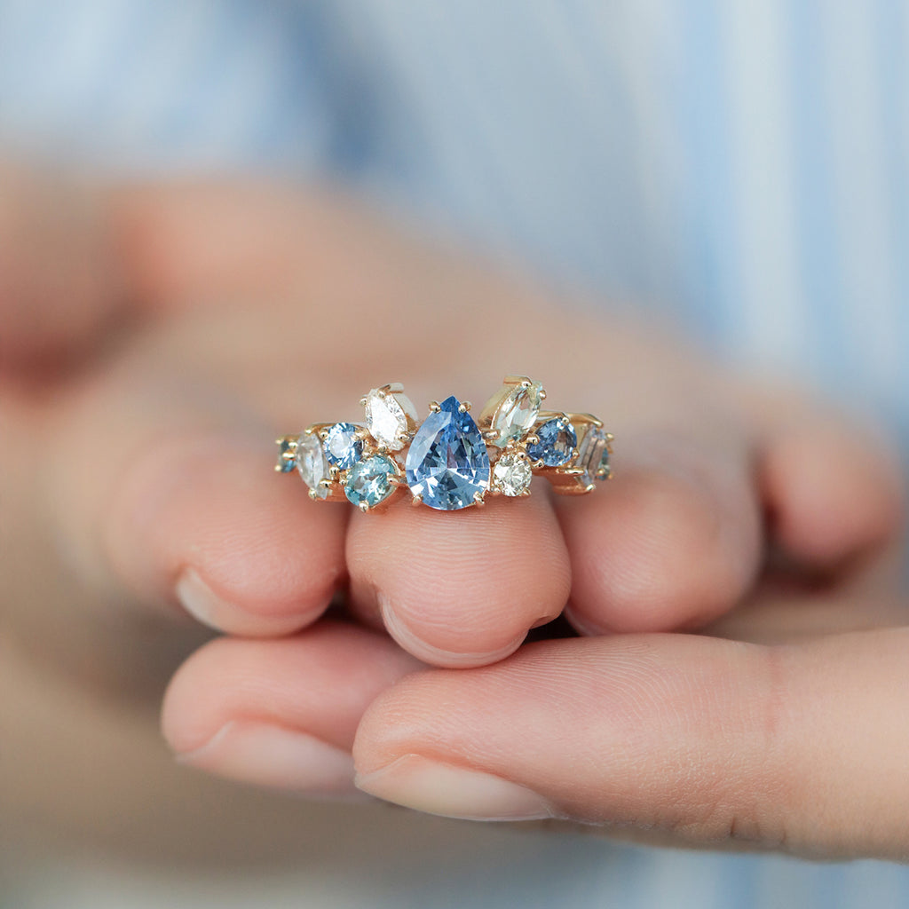 Anillo Eclipse Baby Blue Oro 14K con Zafiros, Aquamarinas y Diamantes.