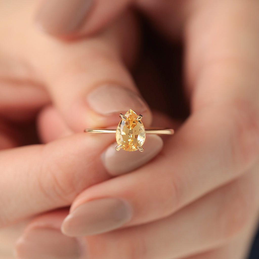 Anillo Elios Oro Amarillo 14K con Topacio Imperial Gota.