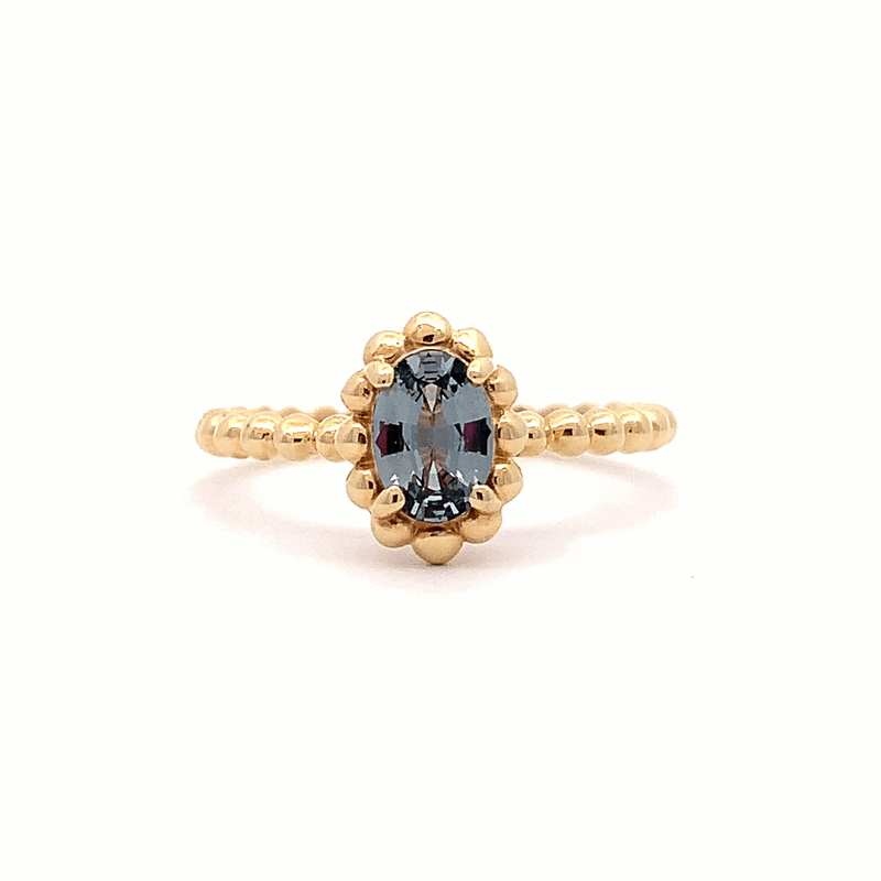 Anillo Elysa Oro Amarillo 14K con Espinela Gris Oval.