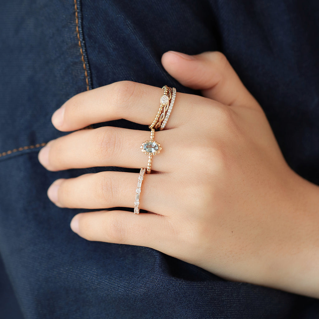 Anillo Elysa Oro Amarillo 14K con Espinela Gris Oval.