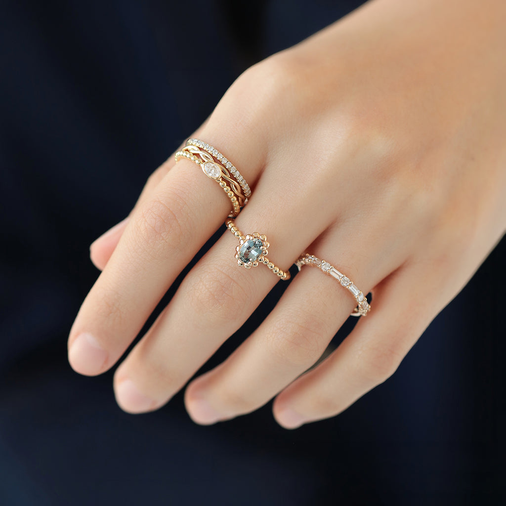Anillo Elysa Oro Amarillo 14K con Espinela Gris Oval.