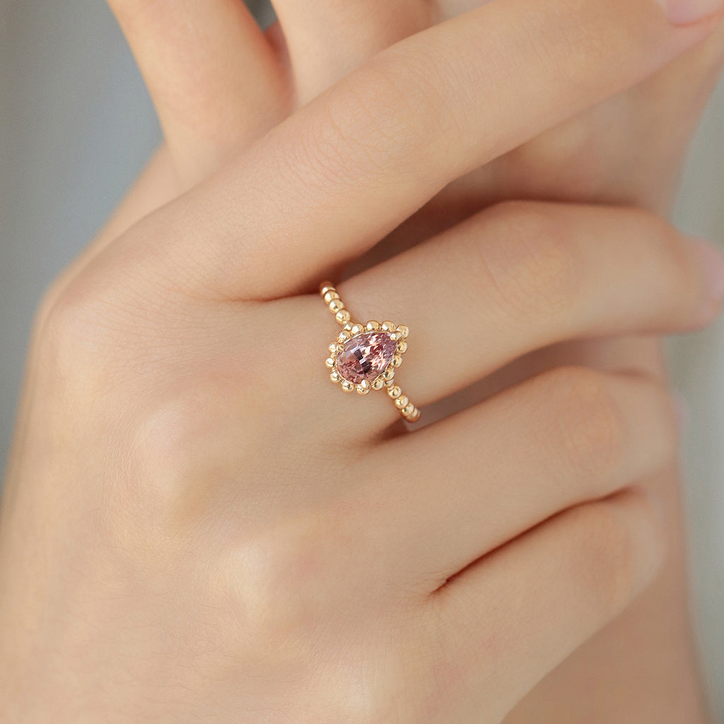 Anillo Elysa Granate Malaya Oro Amarillo 14K con Granate Malaya.