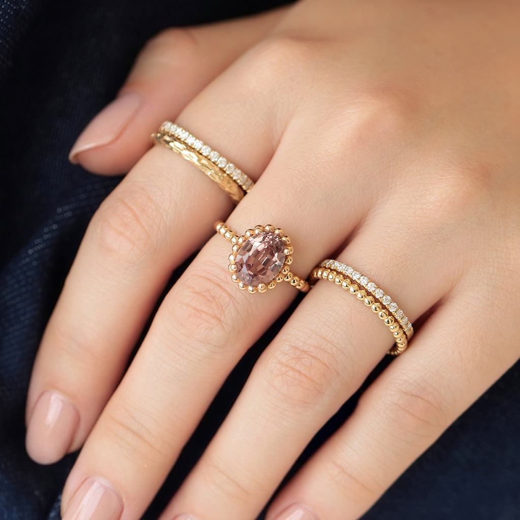 Anillo Elysa Oro Amarillo 14K con Granate Malaya Oval.