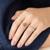 Anillo Elysa Oro Amarillo 14K con Granate Malaya Oval.