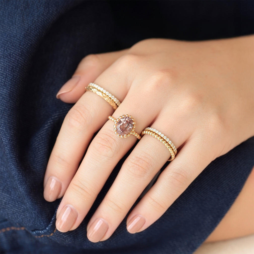 Anillo Elysa Oro Amarillo 14K con Granate Malaya Oval.