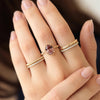 Anillo Elysa Oro Amarillo 14K con Granate Malaya Oval.